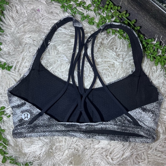 -💙2/$40💙 Lululemon Athletica Printed Strappy Sports Bra Size Small/2 - Picture 8 of 15